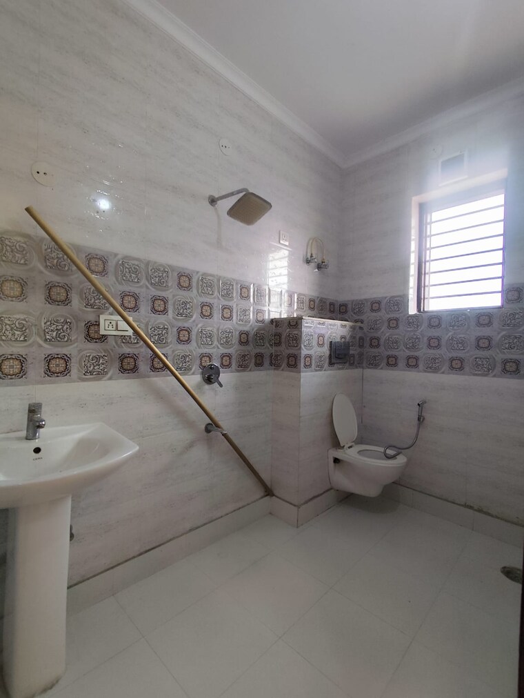 Balcony, ashoka enclave 4 Bedroom 2700 Sq.Ft. Builder Floor In Ashoka Enclave Faridabad 9688308