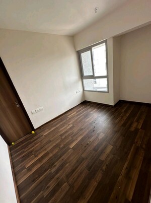 Room in 2 BHK Apartment at Piramal Vaikunth, Balkum Pada – for Rent