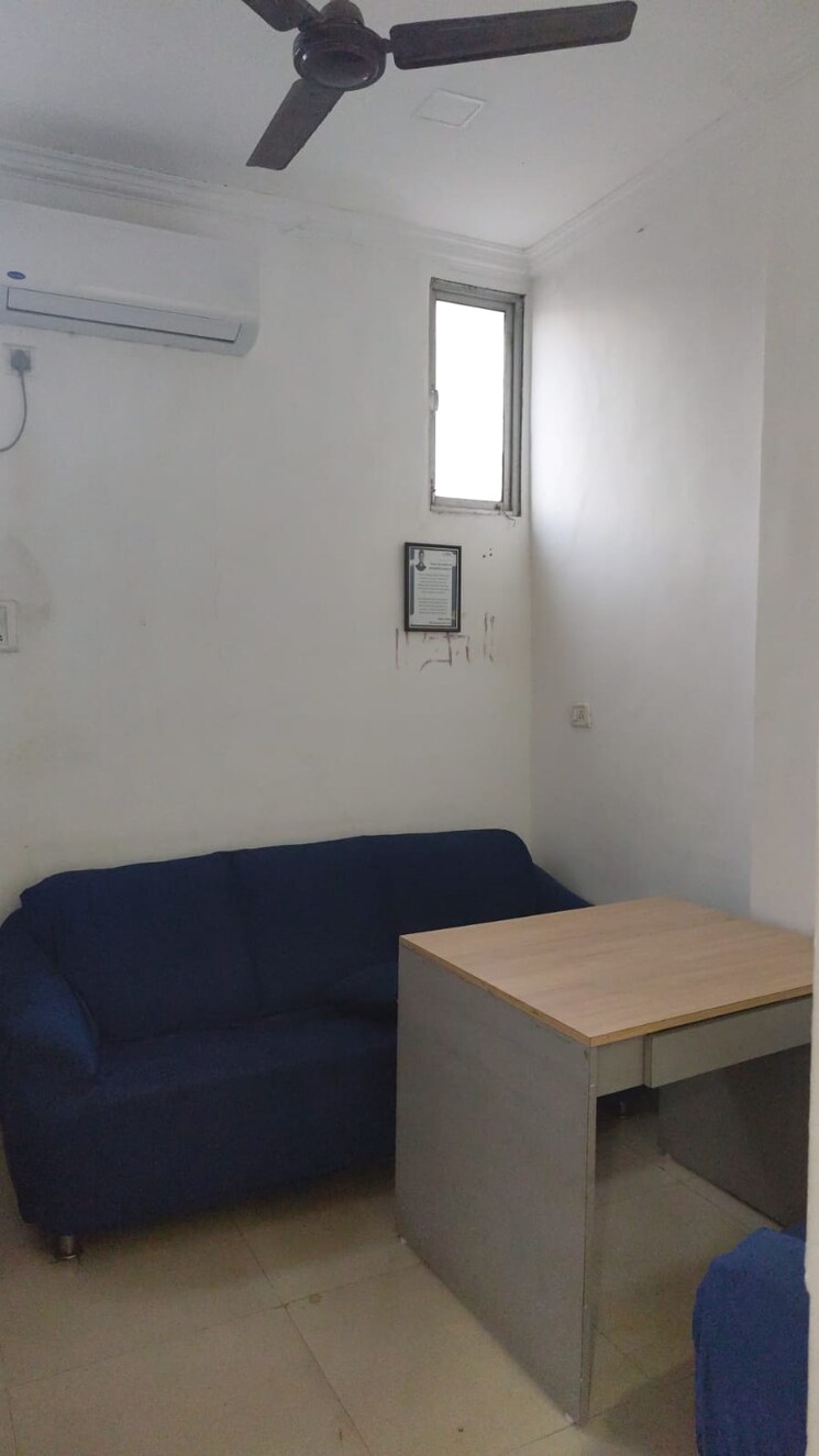 Room, manpada Commercial Office Space 120 Sq.Ft. In Manpada Thane 9688313