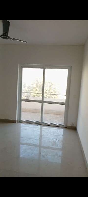 Room in 3.5 BHK Apartment at BPTP Park 81, Sector 81 – for Sale
