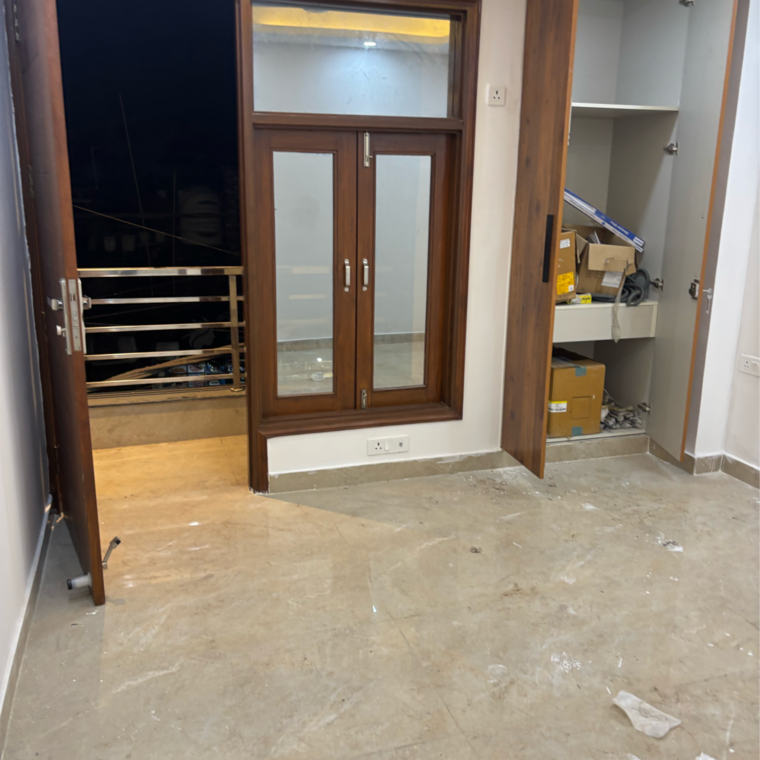 Room, freedom fighters enclave 2 Bedroom 1600 Sq.Ft. Apartment In Freedom Fighters Enclave Delhi 9688382