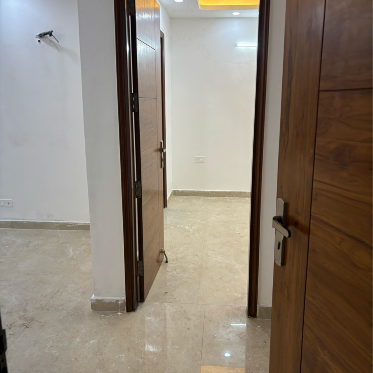 Room, freedom fighters enclave 2 Bedroom 1600 Sq.Ft. Apartment In Freedom Fighters Enclave Delhi 9688382