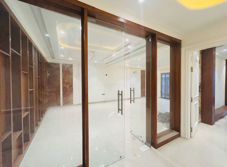 Room, green fields colony 3 Bedroom 1800 Sq.Ft. Builder Floor In Green Fields Colony Faridabad 9688342