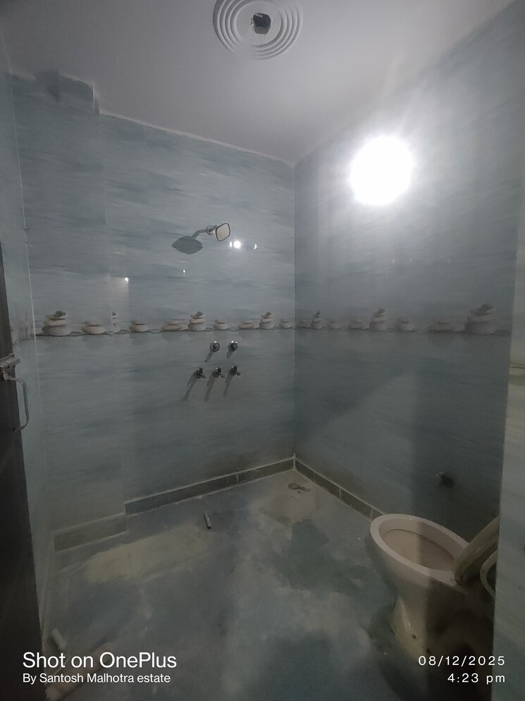 Bathroom, dwarka mor 2 Bedroom 55 Sq.Yd. Builder Floor In Dwarka Mor Delhi 9688349