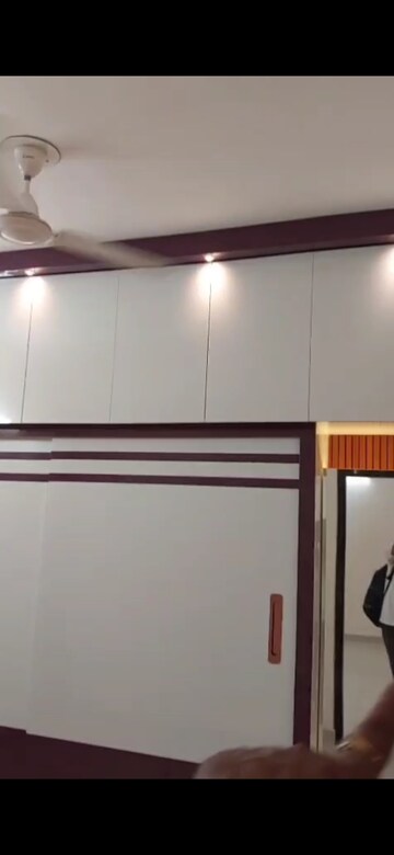 Room in 2.5 BHK Apartment at Amrapali Dream Valley, Tech Zone 4 Greater Noida – for Sale