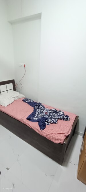 Bedroom in  Pg at Mahalaxmi – for Rent
