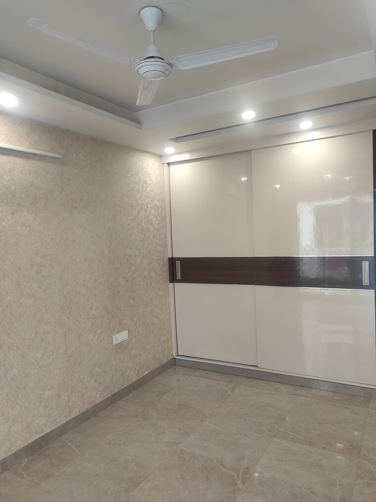 Room, sector 51 3 Bedroom 2100 Sq.Ft. Builder Floor In Sector 51 Gurgaon 9688408