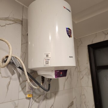 Team Area in 5 BHK Builder Floor at Sector 21d – for Rent