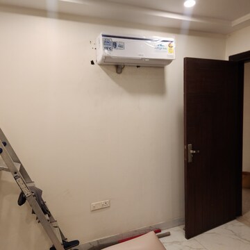 Room in 5 BHK Builder Floor at Sector 21d – for Rent
