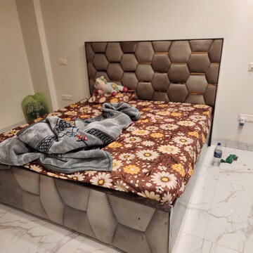 Bedroom in 5 BHK Builder Floor at Sector 21d – for Rent
