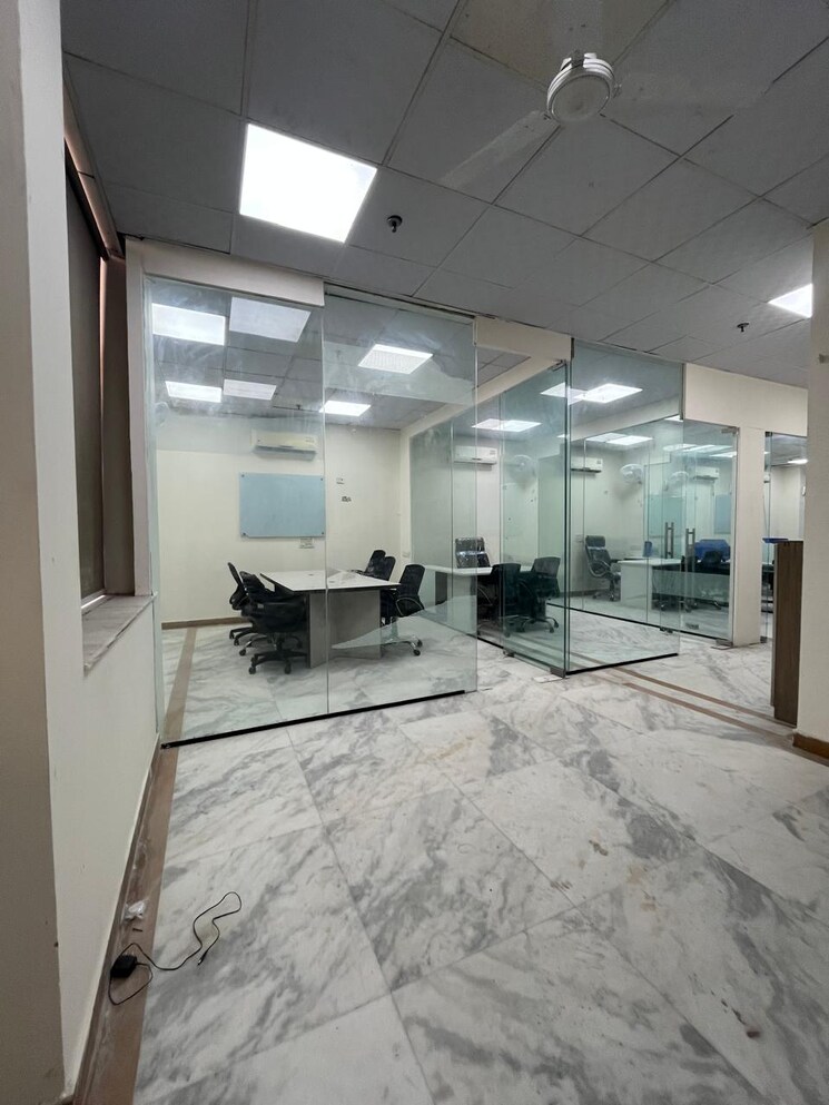  Parking, jop-plaza Commercial Office Space in IT/SEZ 650 Sq.Ft. In Sector 18 Noida 9688415