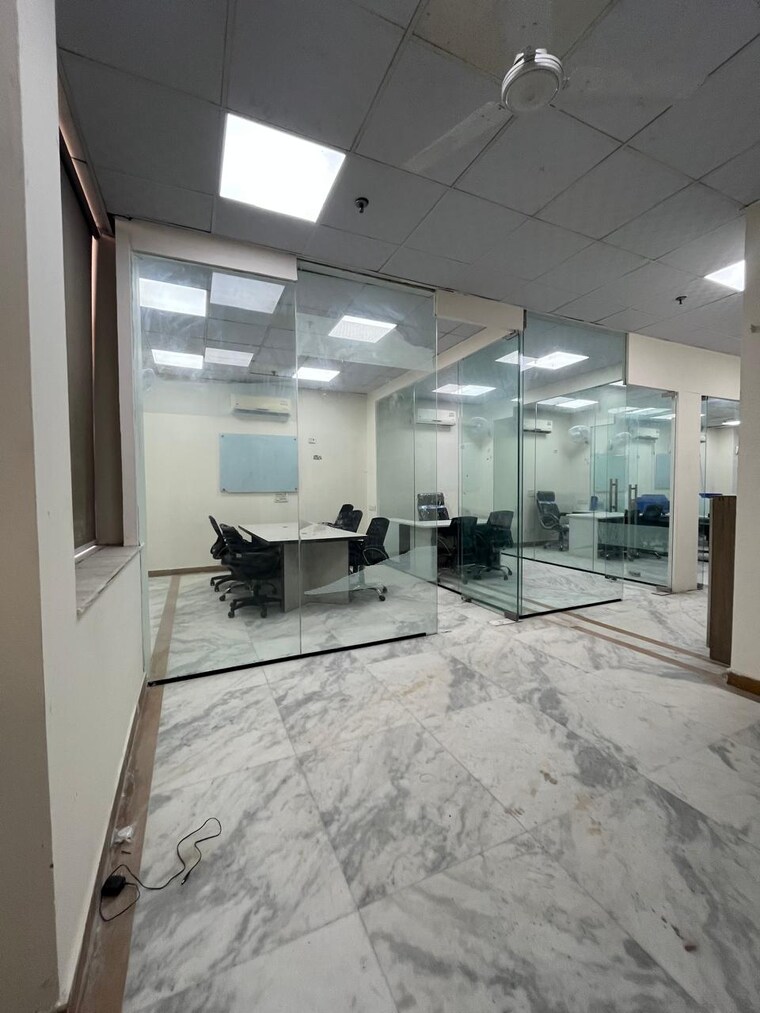  Parking, jop-plaza Commercial Office Space in IT/SEZ 650 Sq.Ft. In Sector 18 Noida 9688415