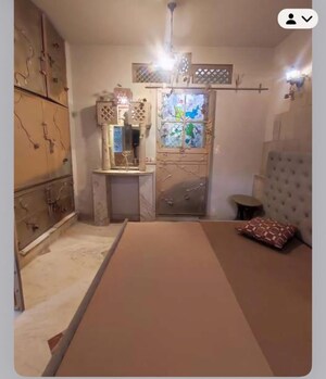 Room in 3 BHK Builder Floor at DLF Queens Court, Greater Kailash ii – for Rent