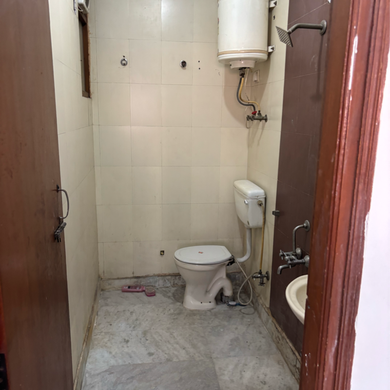 Bathroom, ignou road 1 Bedroom 1200 Sq.Ft. Apartment In Ignou Road Delhi 9688422