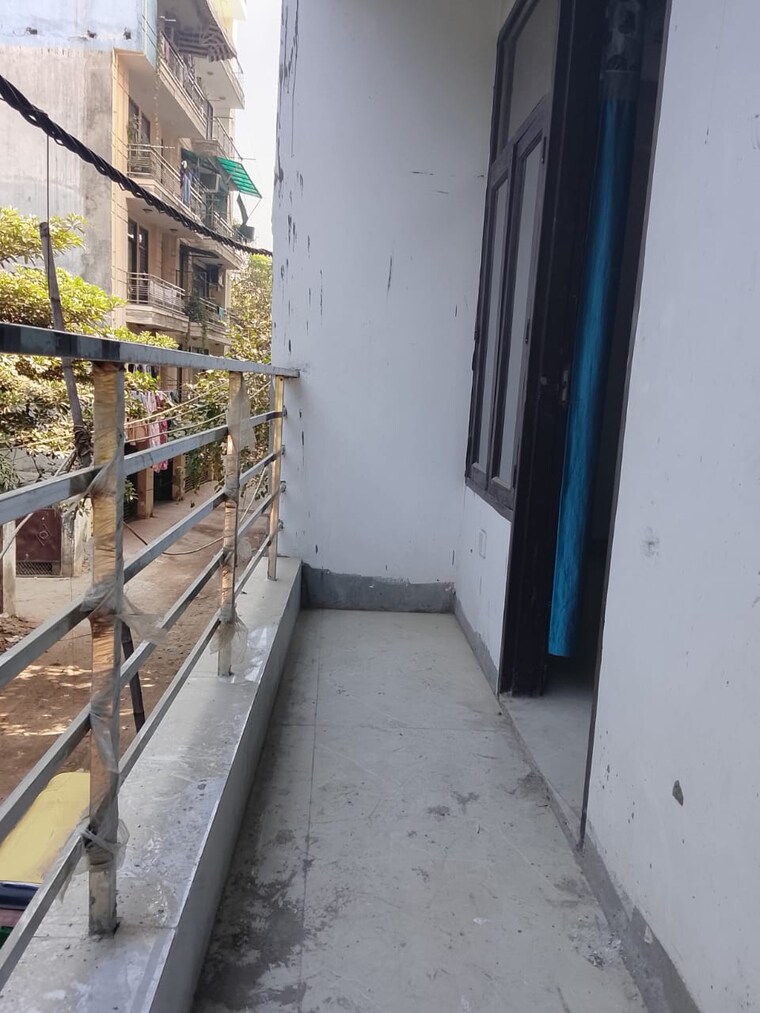 Balcony, chattarpur 1 Bedroom 500 Sq.Ft. Builder Floor In Chattarpur Delhi 9688450
