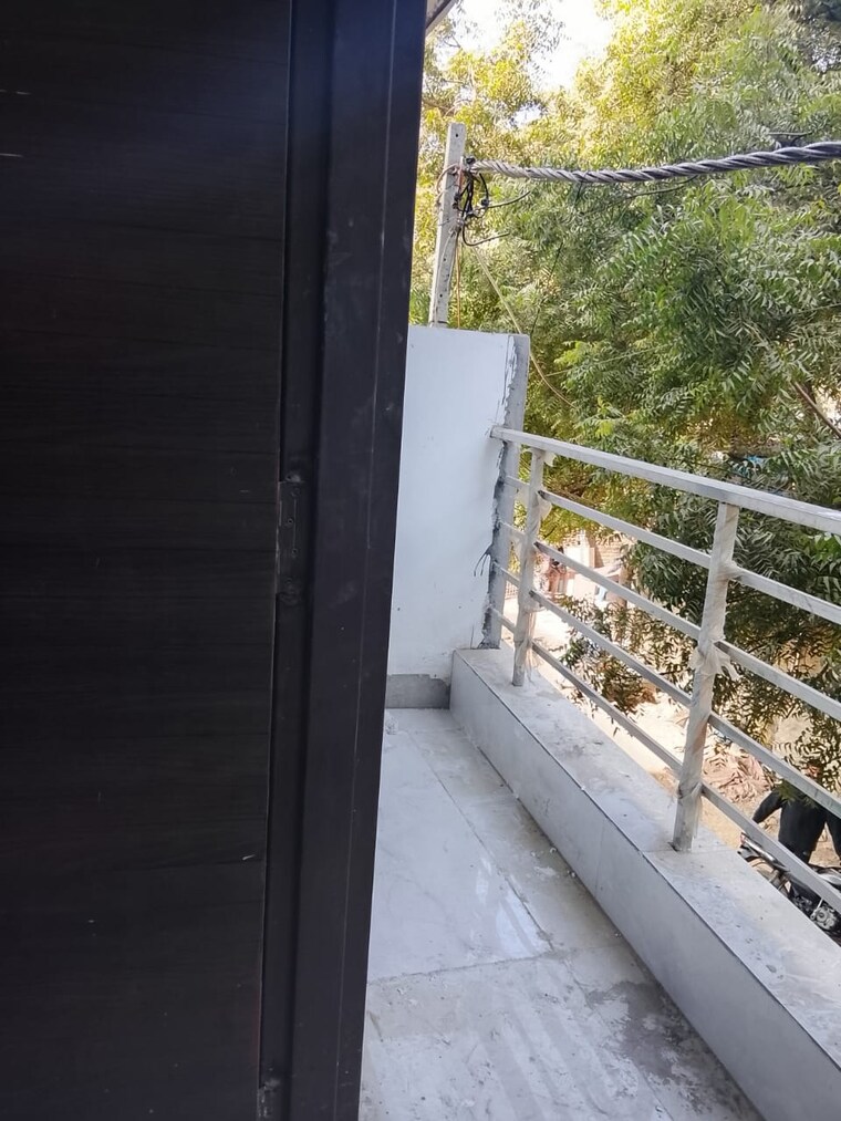 Balcony, chattarpur 1 Bedroom 500 Sq.Ft. Builder Floor In Chattarpur Delhi 9688450
