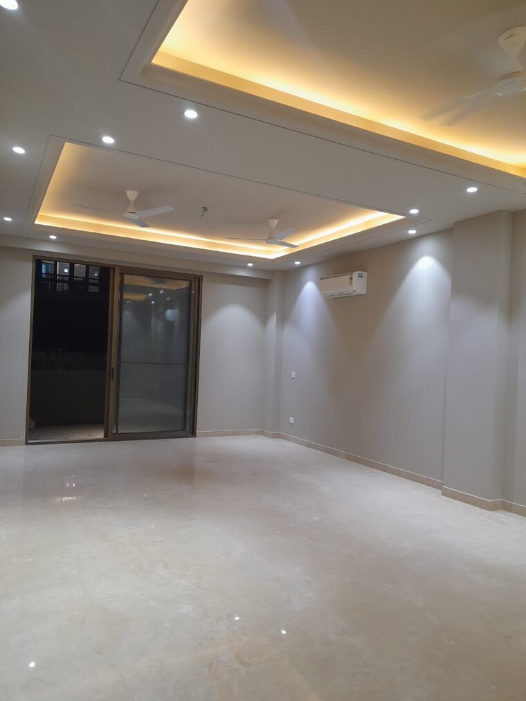 Room, dlf-queens-court 3 Bedroom 208 Sq.Yd. Builder Floor In Greater Kailash ii Delhi 9688440