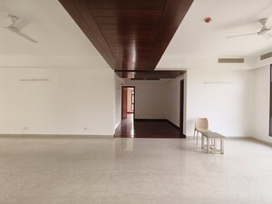 Room in 3 BHK Apartment at Jaypee Greens The Castille, Jaypee Greens – for Rent