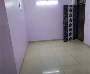 Room in 3 BHK Apartment at Nishat Ganj – for Rent