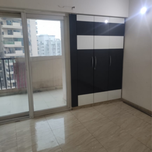 Room in 2 BHK Apartment at Gaur 14th Avenue High Street, Panchsheel Green – for Rent