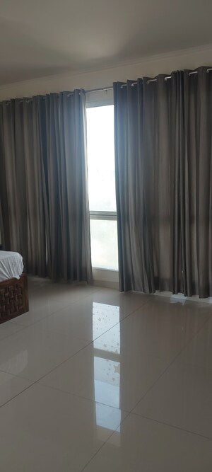 Furnished Amenities in 3 BHK Apartment at Jaypee Green Sea Court, Sector Swarn Nagri – for Rent