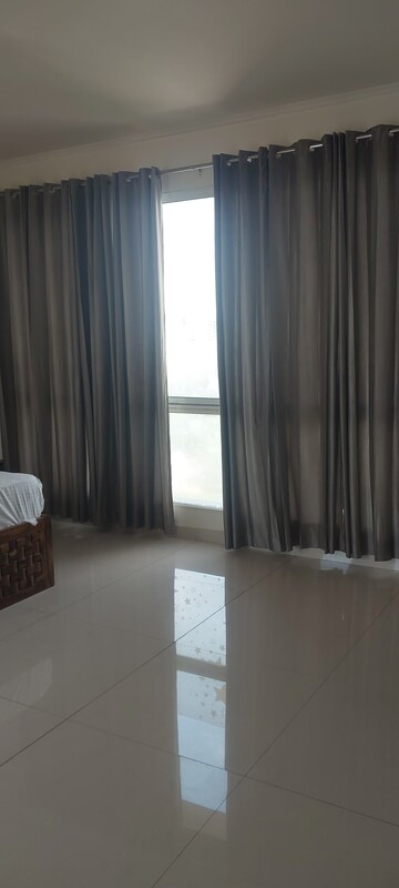 Furnished Amenities in 3 BHK Apartment at Jaypee Green Sea Court, Sector Swarn Nagri – for Rent