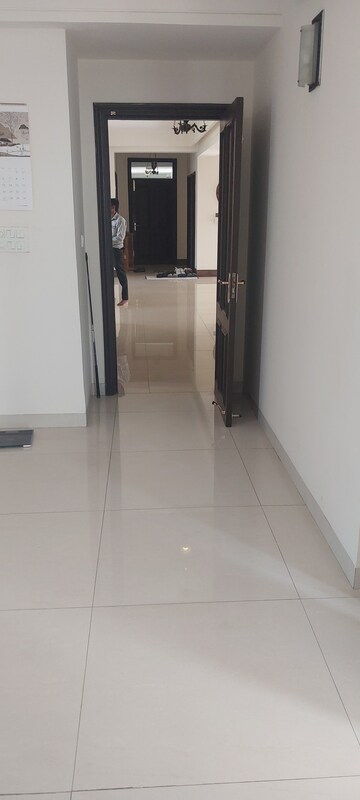 Furnished Amenities in 3 BHK Apartment at Jaypee Green Sea Court, Sector Swarn Nagri – for Rent