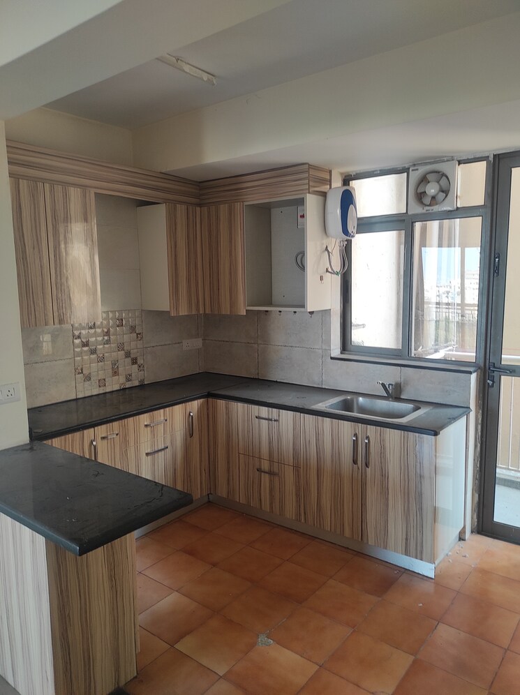 Kitchen, unitech-the-residences-sector-33 3 Bedroom 1500 Sq.Ft. Builder Floor In Sector 33 Gurgaon 9688521