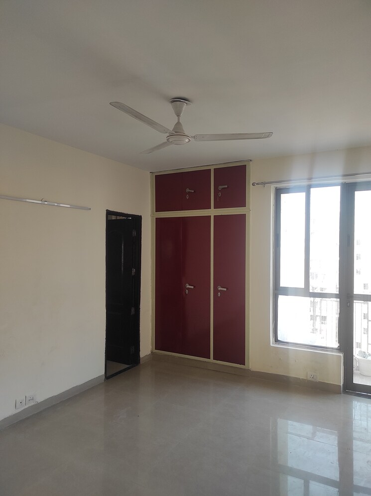 Master Bedroom, unitech-the-residences-sector-33 3 Bedroom 1500 Sq.Ft. Builder Floor In Sector 33 Gurgaon 9688521