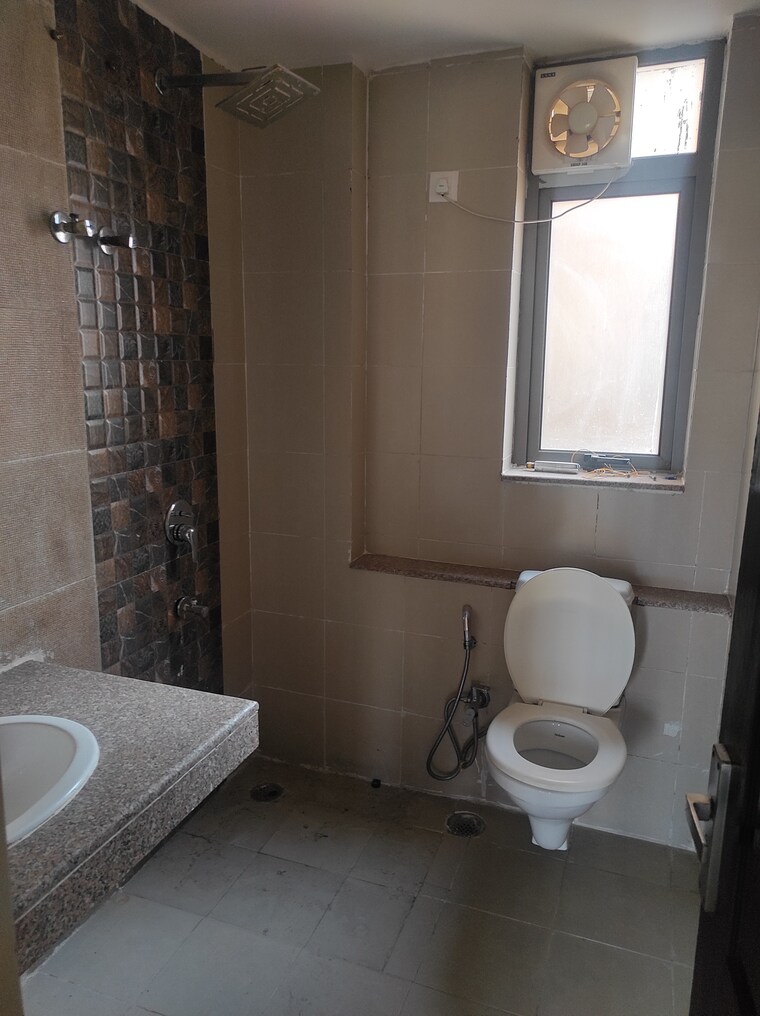 Bathroom, unitech-the-residences-sector-33 3 Bedroom 1500 Sq.Ft. Builder Floor In Sector 33 Gurgaon 9688521