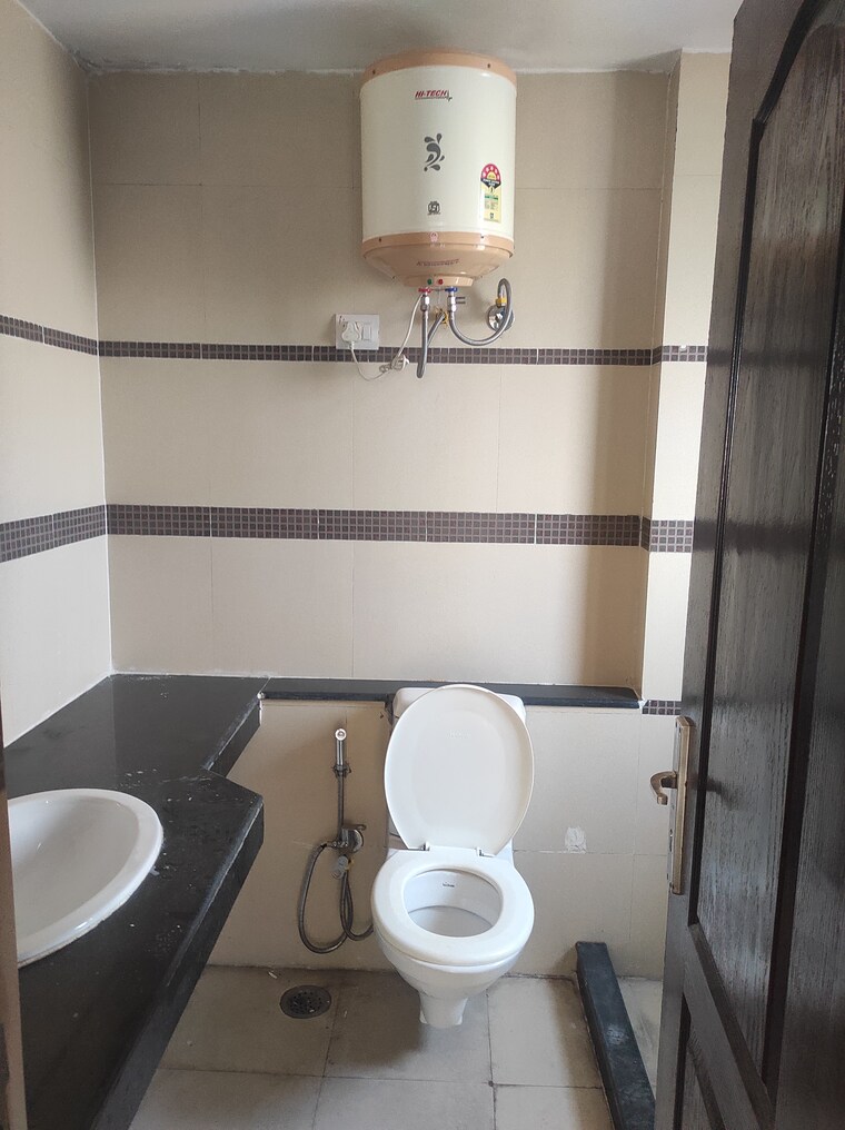 Bathroom, unitech-the-residences-sector-33 3 Bedroom 1500 Sq.Ft. Builder Floor In Sector 33 Gurgaon 9688521