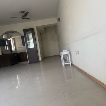 Room in 3.5 BHK Apartment at Bestech Park View Residency, Sarai Allwardi – for Sale