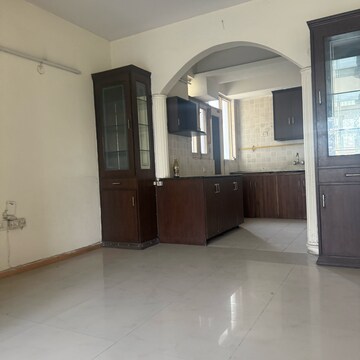 Room in 3.5 BHK Apartment at Bestech Park View Residency, Sarai Allwardi – for Sale