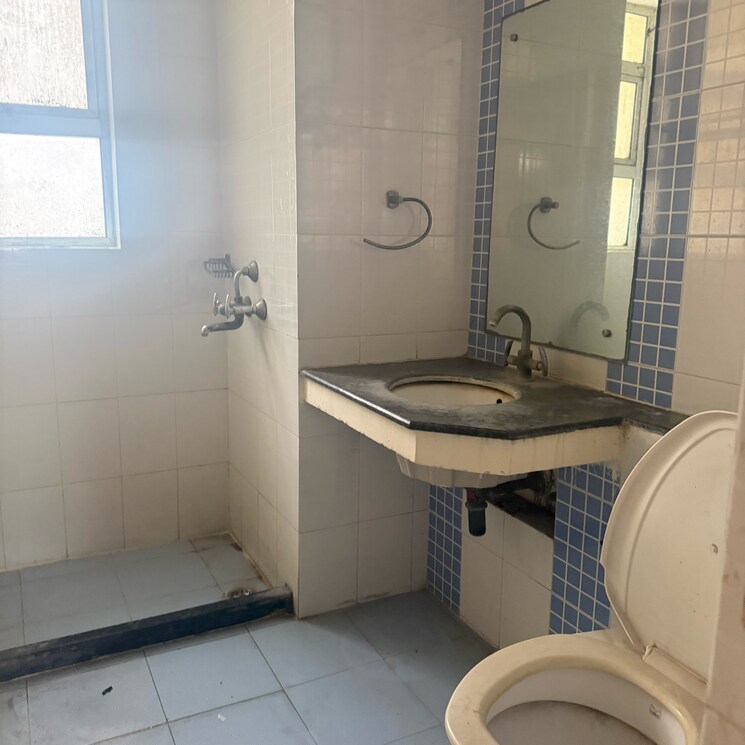 Bathroom, bestech-park-view-residency 3.5 Bedroom 1775 Sq.Ft. Apartment In Sarai Allwardi Gurgaon 9688543