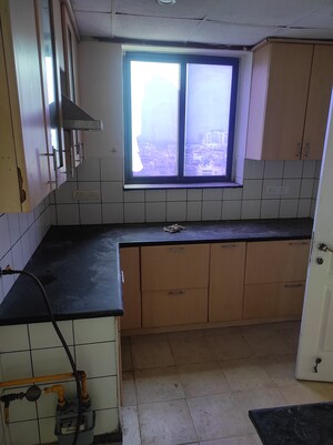 Kitchen in 3.5 BHK Apartment at Unitech Uniworld Gardens, Sector 47 – for Rent