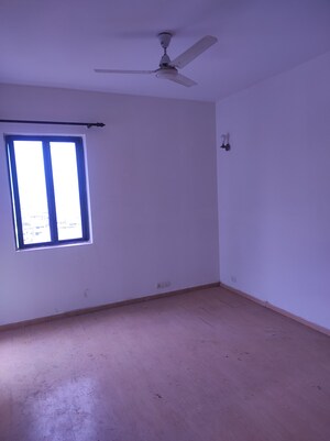 Master Bedroom in 3.5 BHK Apartment at Unitech Uniworld Gardens, Sector 47 – for Rent