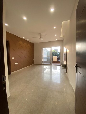 Room in 3 BHK Apartment at Conscient Heritage Max, Sector 102 – for Rent