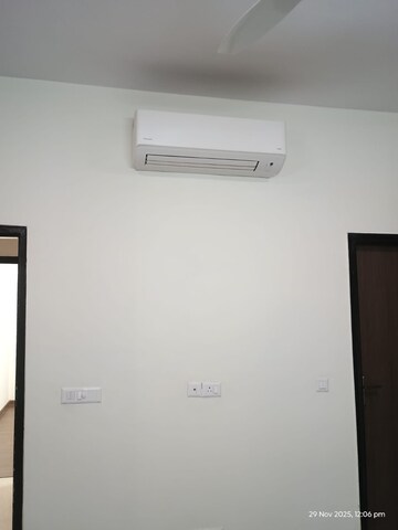 Room in 3 BHK Builder Floor at BPTP Amstoria, Sector 102 – for Rent