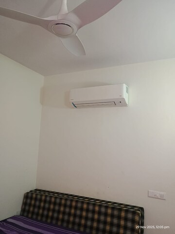 Room in 3 BHK Builder Floor at BPTP Amstoria, Sector 102 – for Rent