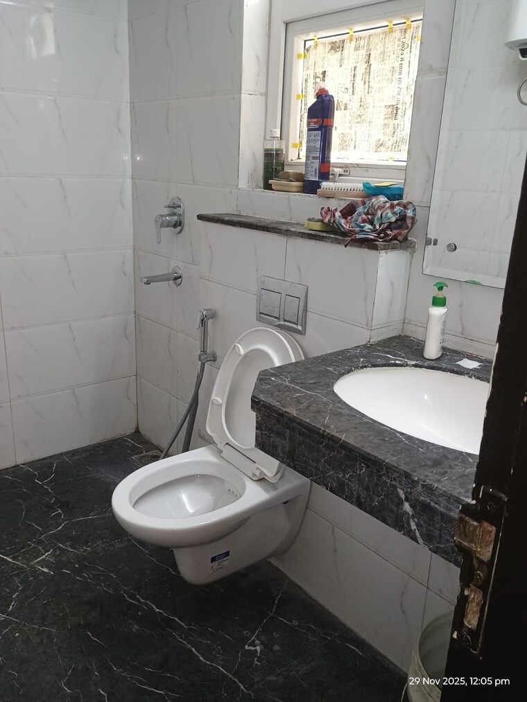 Bathroom, bptp-amstoria 3 Bedroom 2229 Sq.Ft. Builder Floor In Sector 102 Gurgaon 9688628