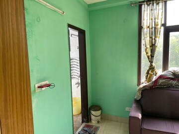 Furnished Amenities in 2 BHK Builder Floor at Neb Sarai – for Sale