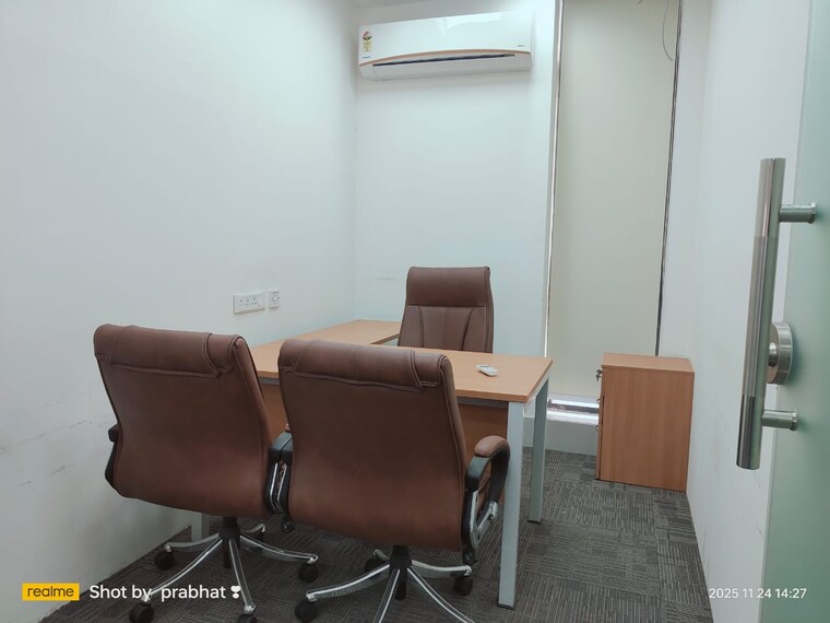 Living Room, sector 16 Commercial Office Space 1500 Sq.Ft. In Sector 16 Noida 9688633