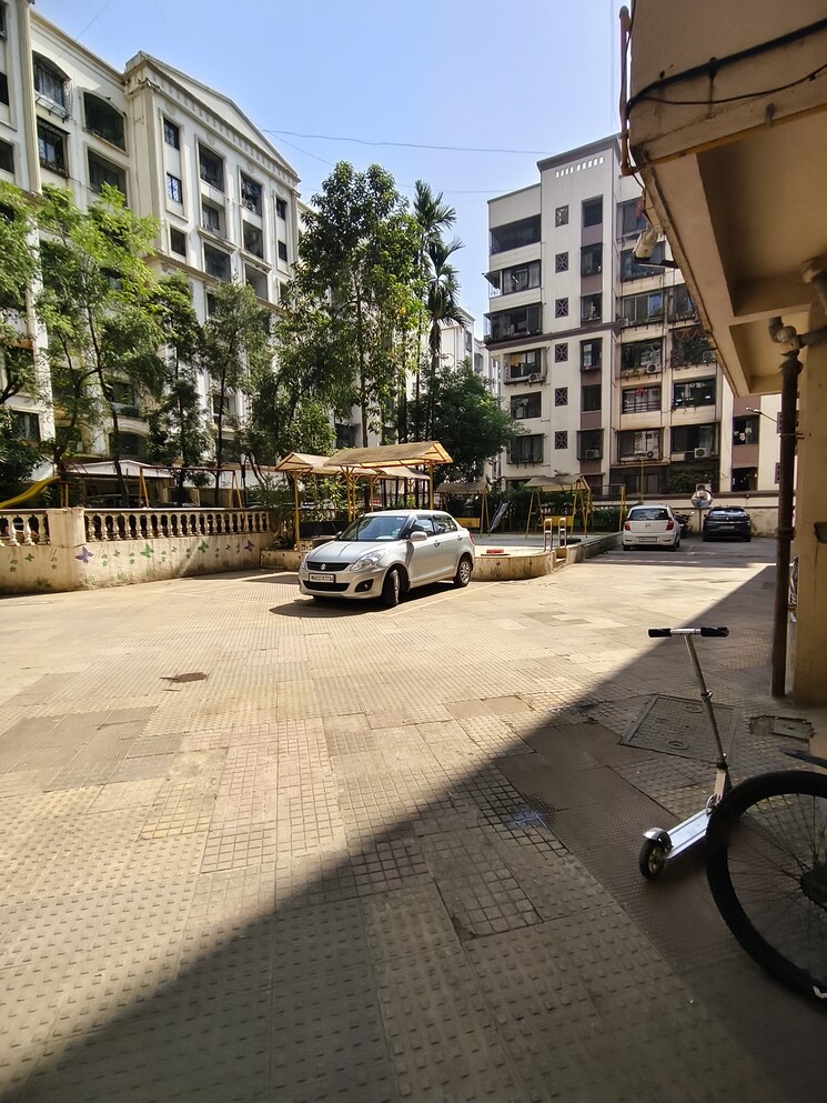 Parking, sadguru-complex-i 2 Bedroom 950 Sq.Ft. Apartment In Goregaon East Mumbai 9688649