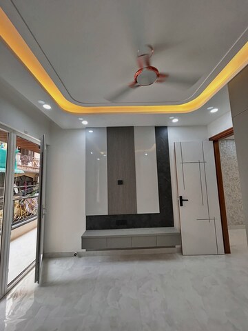 Building Lobby in 3.5 BHK Builder Floor at Uttam Nagar – for Sale
