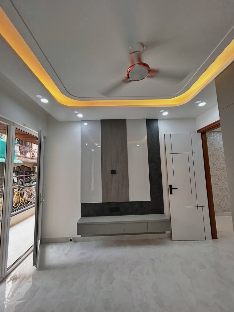 undefined, uttam nagar 3.5 Bedroom 911 Sq.Ft. Builder Floor In Uttam Nagar Delhi 9688656
