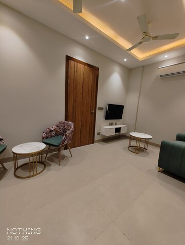 Living Room in 1 BHK Builder Floor at Ardee City, Sector 52 – for Rent