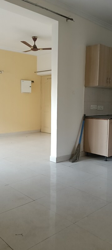 Room in 3 BHK Apartment at Maxblis White House, Sector 75 – for Rent