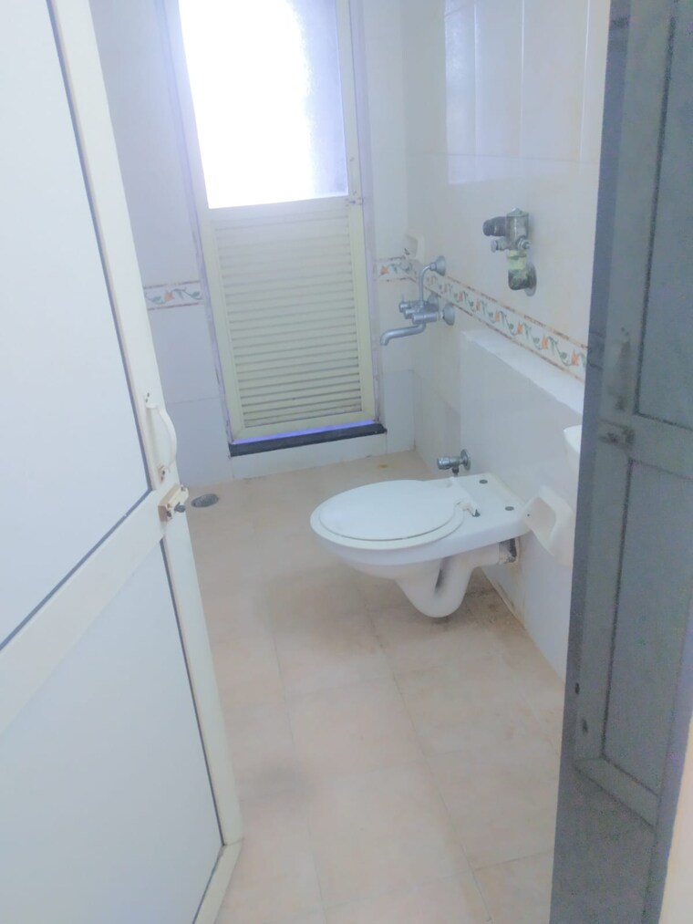 Bathroom, k-raheja-palm-spring 2 Bedroom 995 Sq.Ft. Apartment In Malad West Mumbai 9688669