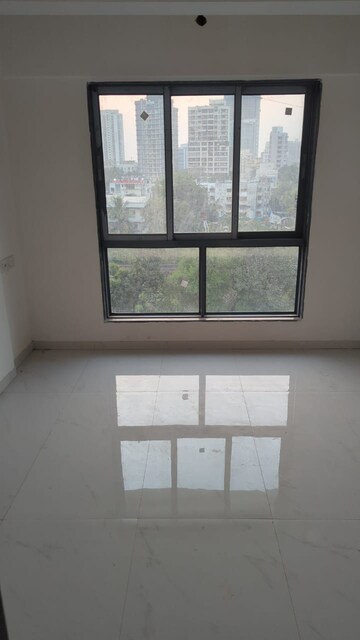 Room in 2 BHK Apartment at Malad East – for Rent