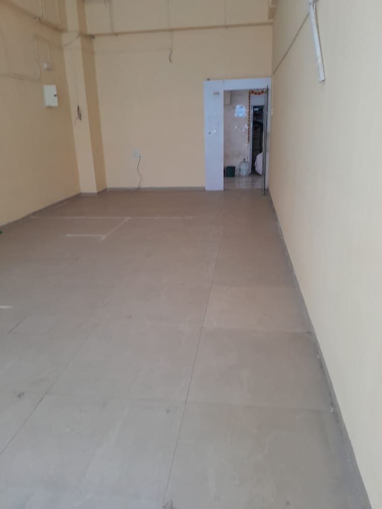 Room, borivali east Commercial Office Space 600 Sq.Ft. In Borivali East Mumbai 9688694